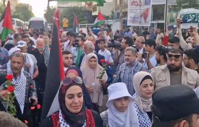ساحة فلسطين في طهران تستقبل ذوي شهداء غزة
