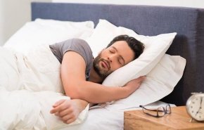 عادة نفعلها كل يوم للاستيقاظ.. احذر منها