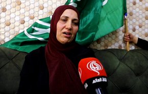 فيديو.. ام شهيد فلسطيني للعالم: ابني فدائي ويحب ابو عبيدة ويصفه بالغالي