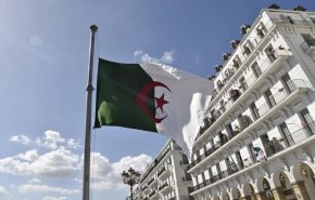الجزائر تستنكر اعتراف فرنسا بخطة حكم ذاتي للصحراء 

