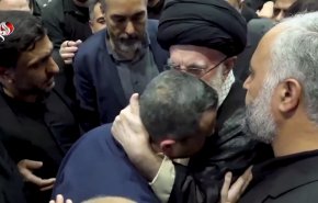 فيديو.. هكذا عزى قائد الثورة الاسلامية نجل الشهيد هنية