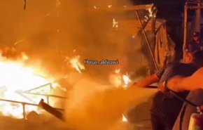 الاحتلال يقصف خيام النازحين في مستشفى شهداء الأقصى
