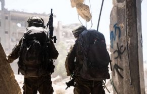 جيش الاحتلال يستخدم الفلسطينيين دروعا بشرية في غزة
