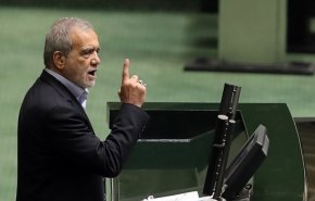 الرئيس الإيراني: هناك تهديدات وعلى رأسها أمريكا علينا احتوائها معا