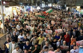الأردنيون يوجهون رسالة إلى أبو عبيدة في مسيرة ضخمة جابت شوارع عمان