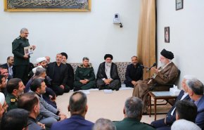 قائد الثورة: تضخيم القدرات أساس الحرب النفسيّة للأعداء ضدّ الشعوب