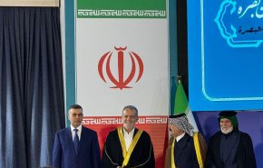 الرئيس بزشكيان بالعباءة العربية + فيديو