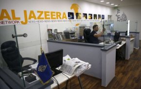 قوات تل أبيب تقتحم مكتب قناة الجزيرة برام الله وتغلقه بأمر عسكري