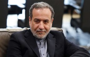 وزير الخارجية الإيراني يصل العاصمة العمانية مسقط
