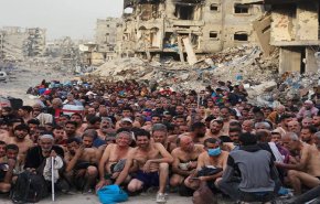 قصة الصورة المأساوية.. فلسطينيون شبه عراة في جباليا!