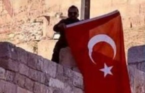 علم تركيا في قلعة حلب يشعل مواقع التواصل .. حلب حرة بأهلها وناسها