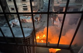 الاحتلال يحرق مستشفى كمال عدوان ويجبر المصابين والأطباء على الخروج منه
