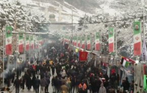 توافد الزائرين إلى مزار الشهيد الحاج قاسم سليماني في كرمان وسط الثلوج