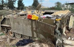 شاهد.. فلسطينيون حوّلوا آلية خلّفها الإحتلال ببيت حانون لمكب قمامة! 