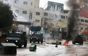 اعتقال 27 فلسطينيا بينهم طالبة جامعية في شمال وجنوب غربي الخليل