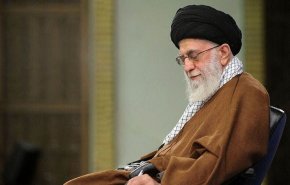 قائد الثورة: لا بد من تناول القضايا المهمة والمؤثرة للدفاع المقدس