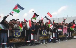 بالفيديو.. مصريون يحتشدون بمعبر رفح احتجاجا على مخطط تهجير الغزيين