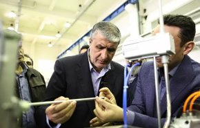 ايران تدشن عدة مشاريع نووية جديدة
