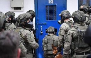 أسير فلسطيني يكشف تفاصيل مروعة عن جرائم الاحتلال بحق الأسرى