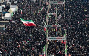 قائد الثورة: الشعب أظهر وحدته وهويته في مسيرات ذكرى انتصار الثورة