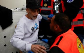 ملابس الأسرى الفلسطينيين تثیر أزمة في تل أبيب وغزة تحرقها