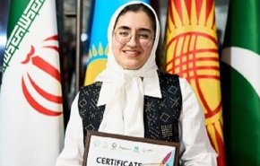 طالبة ايرانية من جامعة طهران تنال لقب باحثة بريكس لهذا العام
