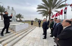 وزير الداخلية يزور النصب التذكاري للشهيدين سليماني والمهندس