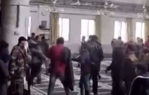 شاهد..قوات الجولاني تداهم جامعا بريف دمشق وتطرد المصلين