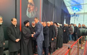 وفود رسمية وشعبية تتوافد إلى بيروت لتقديم التعازي بالشهيدين السيدين