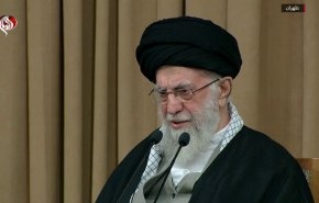 قائد الثورة: الشعب الايراني يواجه جبهة واسعة من قوى كافرة ومنافقة