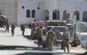 قوات الاحتلال الإسرائيلي تقتحم مساجد نابلس وتمنع الصلاة فيها