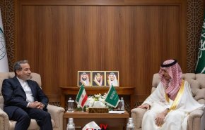 عراقجي وبن فرحان يؤكدان على تطوير العلاقات الإيرانية السعودية
