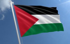 بالصورة.. رجل يتسلق برج بيغ بن رافعا علم فلسطين