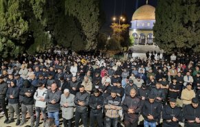 40 ألفًا يؤدون صلاة فجر الجمعة الثانية من رمضان في الأقصى