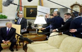 إدارة ترامب توقف عمل 3 وسائل إعلام رسمية
