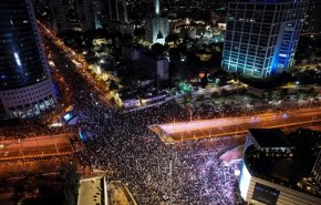 الصهاينة يتهمون نتنياهو بالتضحية بالأسرى الإسرائيليين لحماية مصالحه
