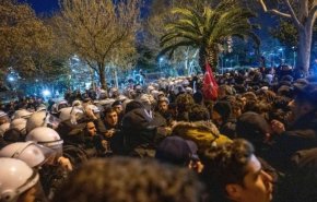 مظاهرات حاشدة في إسطنبول ضد الاعتقالات 