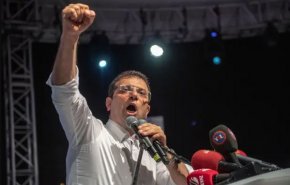 زعيم المعارضة بتركيا: اعتقال إمام أوغلو انقلاب ولن نستسلم
