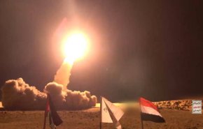 القوات المسلحة اليمنية تستهدف تل ابيب بصاروخ فرط صوتي