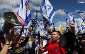 متظاهرون يغلقون طرقا في محيط مبنى الكنيست بالقدس المحتلة!