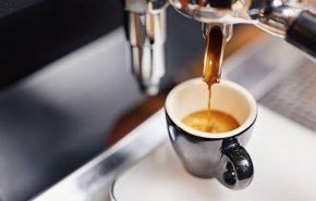  دراسة تحذر من القهوة المحضرة في العمل!
