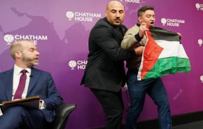 شاهد..مقاطعة خطاب وزير بريطاني احتجاجا على مبيعات السلاح للاحتلال
