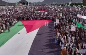 حشود غفيرة تحيي يوم القدس العالمي في صنعاء

