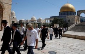 لليوم الخامس مئات المستوطنين يقتحمون باحات المسجد الأقصى +فيديو