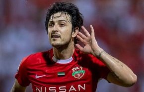 المهاجم الايراني لشباب الأهلي سردار أزمون يتعرض لإصابة خطيرة