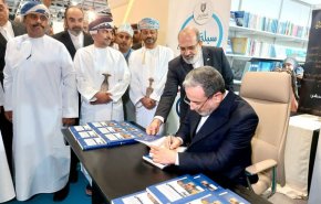 عراقجي يزور معرض مسقط الدولي للكتاب
