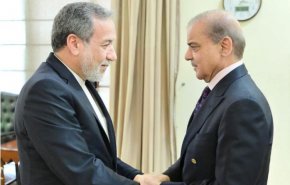 وزير الخارجية الإيراني يلتقي رئيس الوزراء الباكستاني