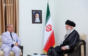 قائد الثورة الاسلامية يستقبل رئيس وزراء باكستان