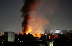الاحتلال يشن غارات جوية على ميناء الحديدة