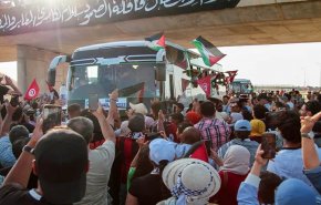 بالفيديو: ’قافلة الصمود’ تصل ليبيا في أولى محطاتها لكسر الحصار عن غزة